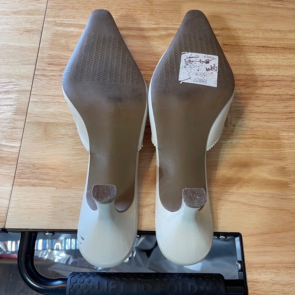 Laura Ashley Cream Leather Bow Pointed Toe Kitten Heel Mules Womens 11M - Picture 5 of 6